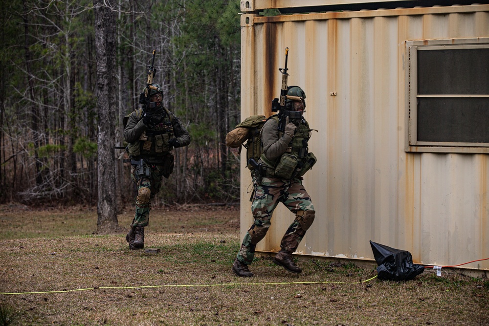 Dutch Marines participate MOUT training on Camp Lejeune