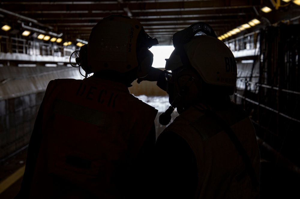 USS Essex LCAC Operations