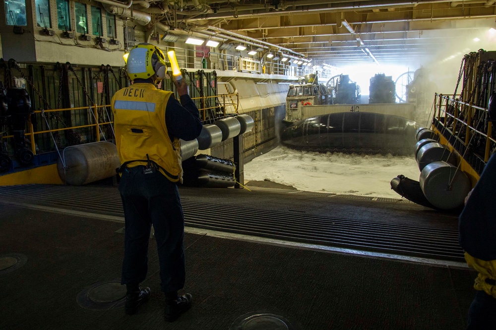 USS Essex LCAC Operations