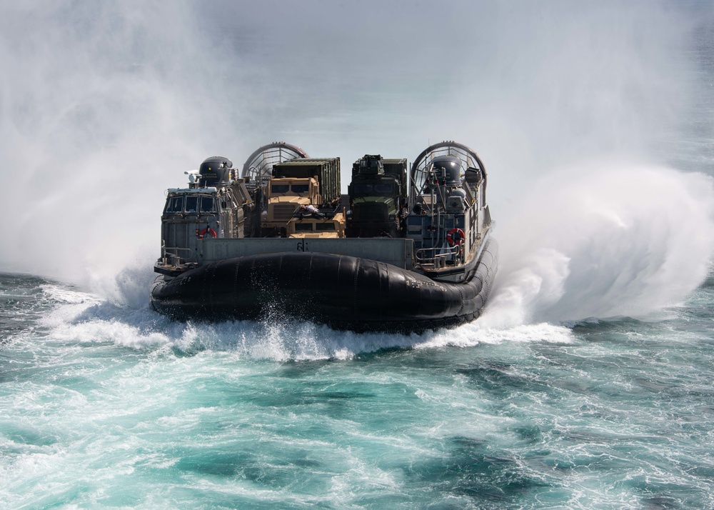 USS Essex LCAC Operations