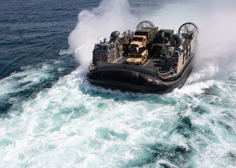 USS Essex LCAC Operations