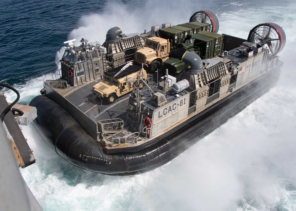 USS Essex LCAC Operations