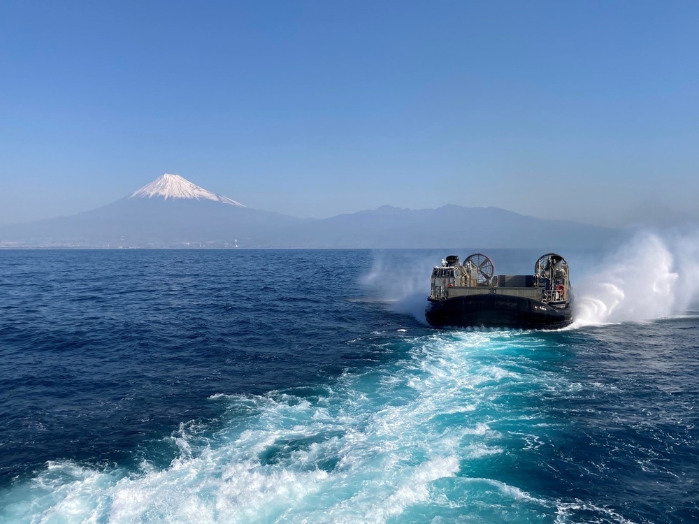 GERMANTOWN Conducts Amphibious Operations Near Camp Fuji