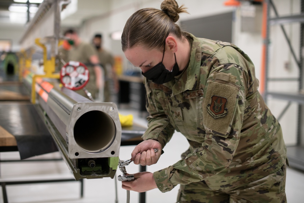 Hydraulic Airmen maintain KC-46 boom