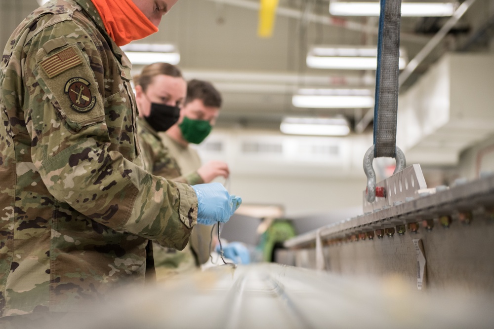 Hydraulic Airmen maintain KC-46 boom