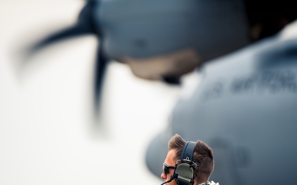 C-130 fuels CENCOM mission