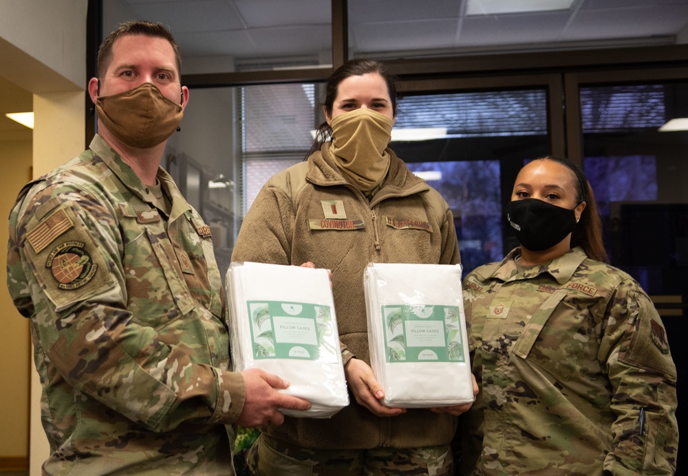 4th LRS donates pillowcases to A&amp;FRC