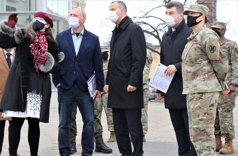 Area Support Group Poland Commander Hosts the Provincial Governor of Wielkopolska, Poland