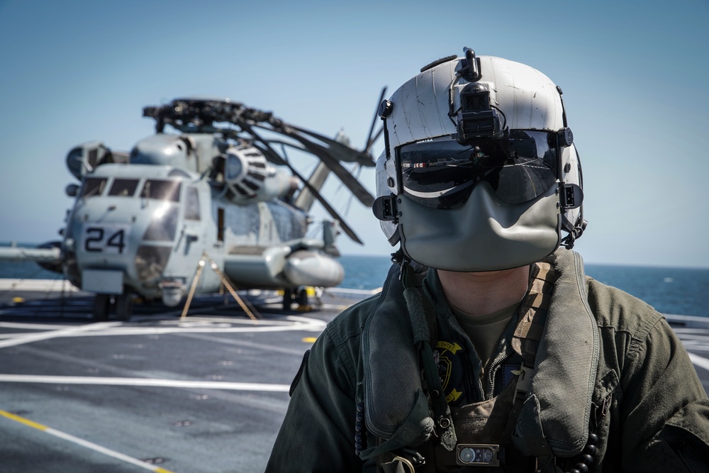 11th MEU Conducts Routine Flight Operations Aboard USS Portland