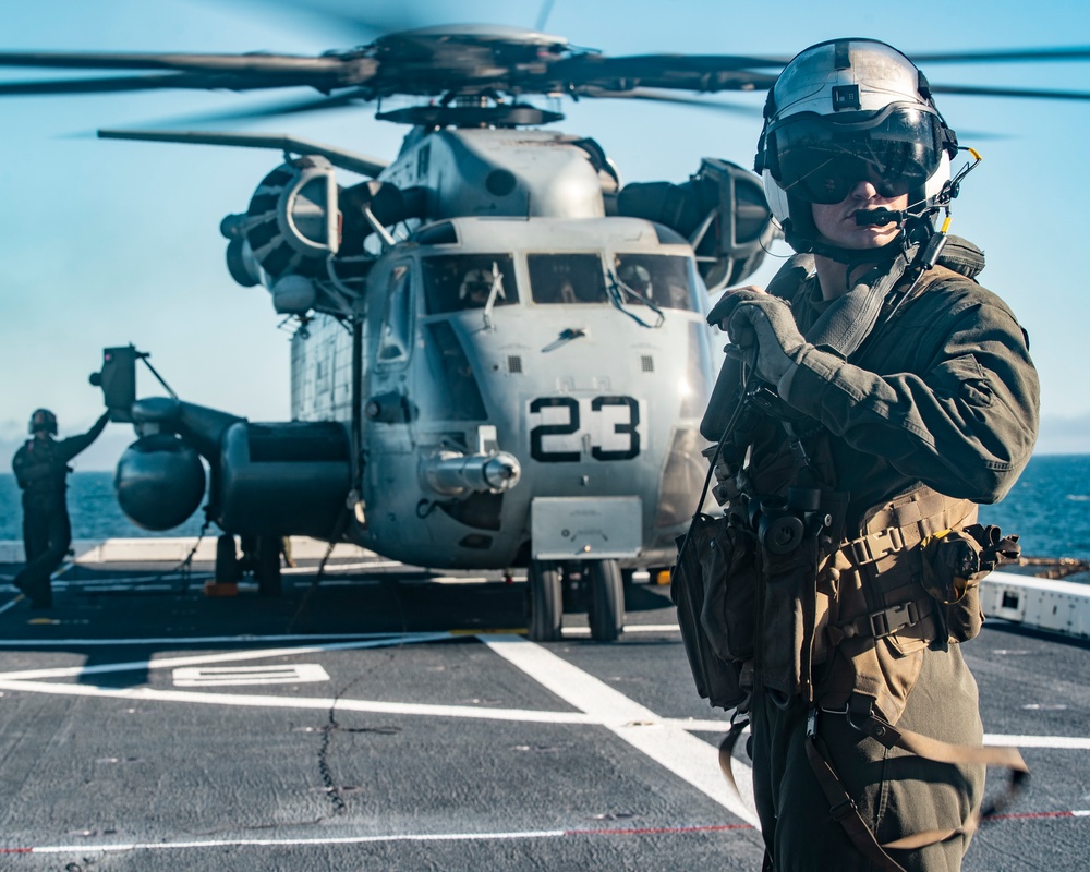 11th MEU Conducts Flight Ops Aboard USS Portland (LPD 27)