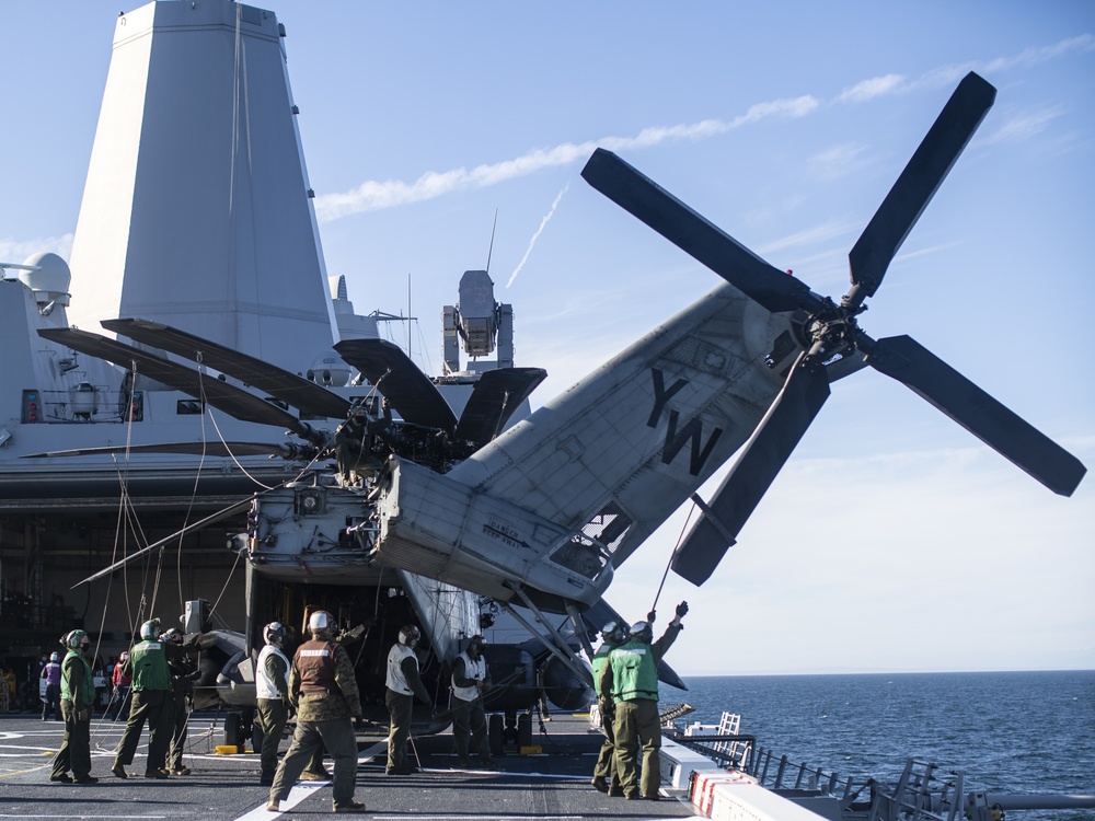 11th MEU Conducts Flight Ops Aboard USS Portland (LPD 27)