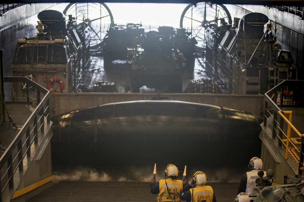 ACU 5, 11th MEU LCAC Operations Aboard USS Portland (LPD 27)