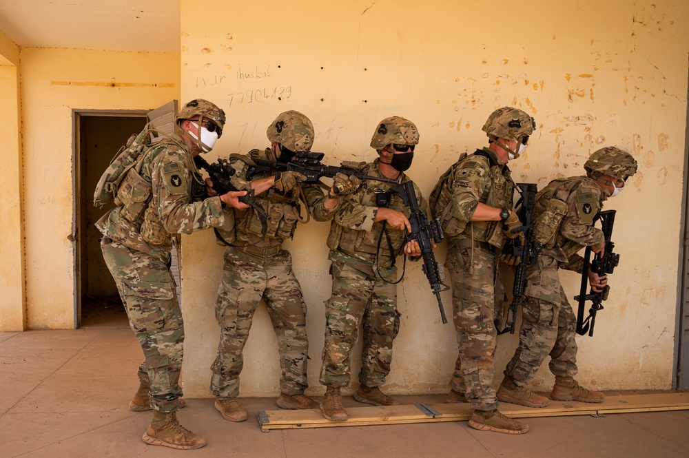 U.S. Africa Command forces conduct assessment in Timbuktu, Mali