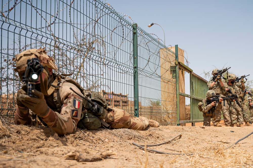 U.S. Africa Command forces conduct assessment in Timbuktu, Mali