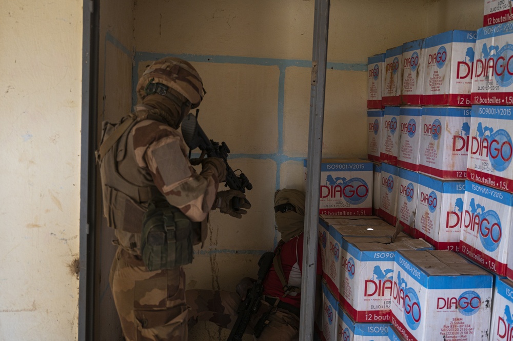 U.S. Africa Command forces conduct assessment in Timbuktu, Mali
