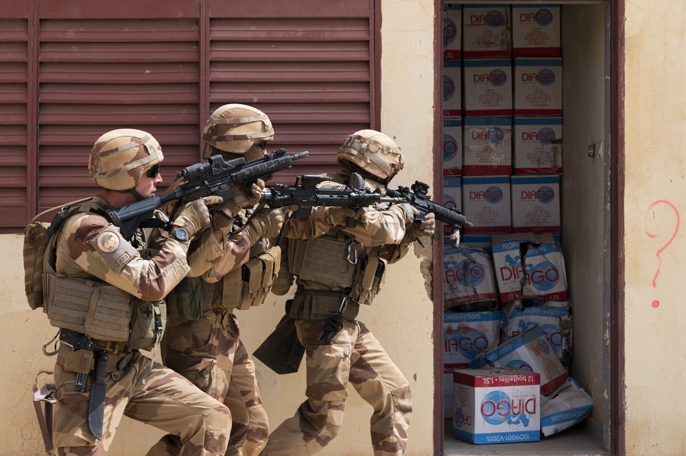 U.S. Africa Command forces conduct assessment in Timbuktu, Mali