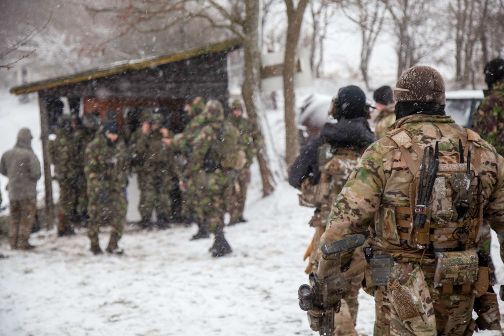 Serbian SAJ train with US Green Berets on mountain warfare skills