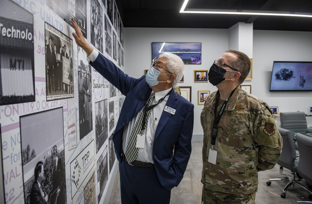 AFSOC commander visits 1st SOW Innovation Cell