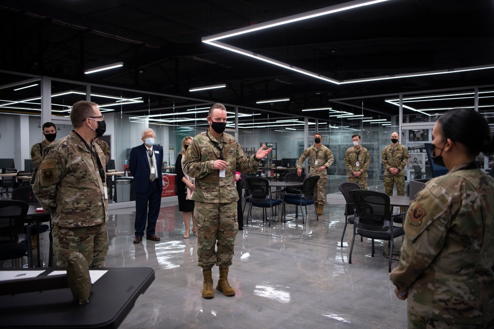 AFSOC commander visits 1st SOW Innovation Cell