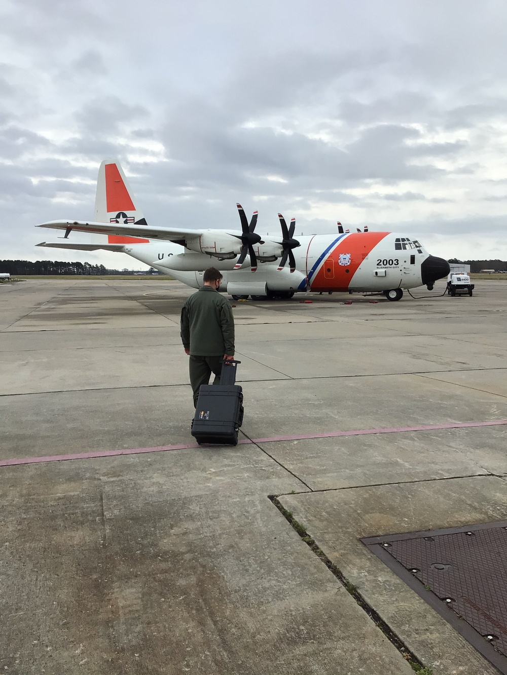Coast Guard, Navy combine efforts to medevac ill mariner to Bermuda