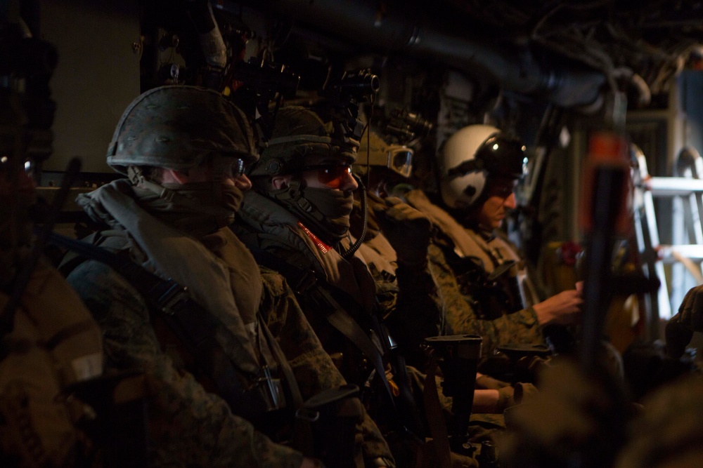 24th MEU Conducts Night TRAP