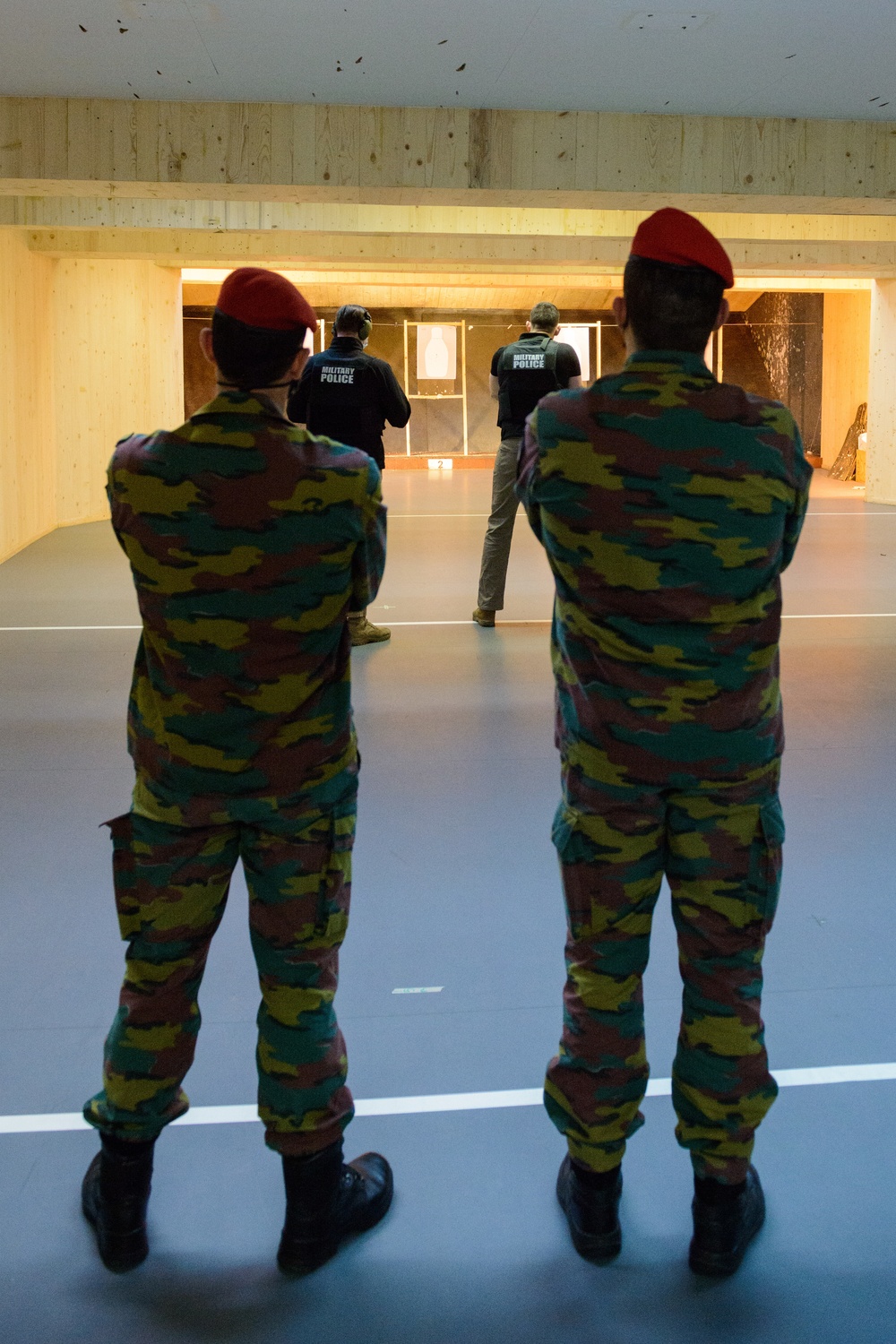 Belgian MPs visit US counterparts, fire M4s
