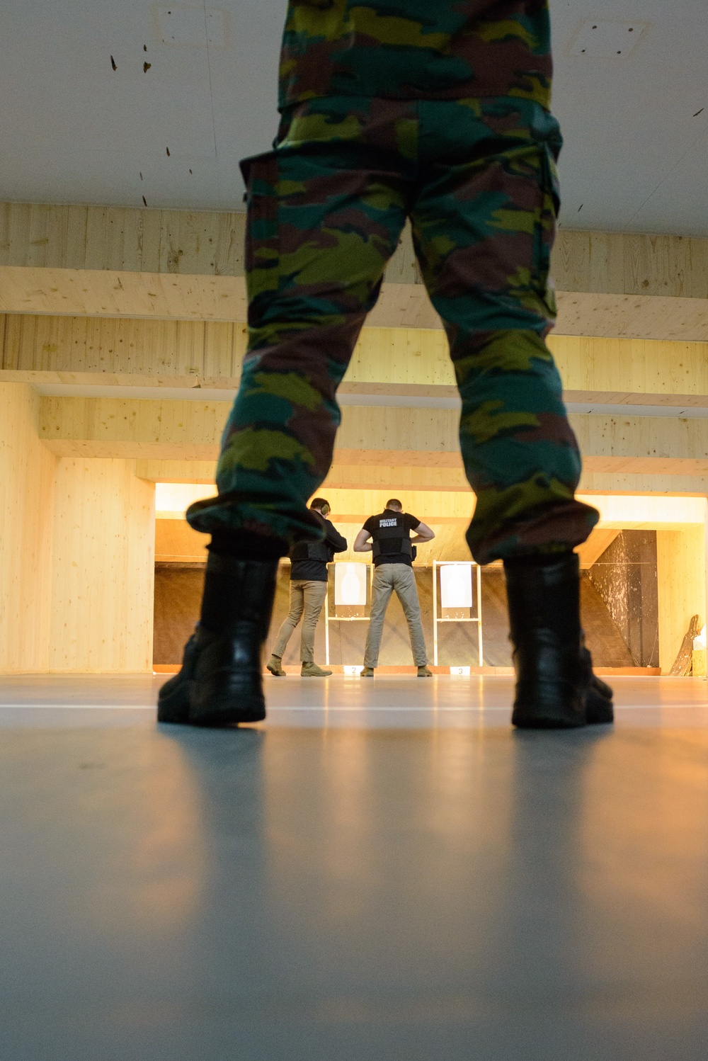 Belgian MPs visit US counterparts, fire M4s