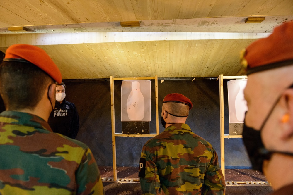 Belgian MPs visit US counterparts, fire M4s
