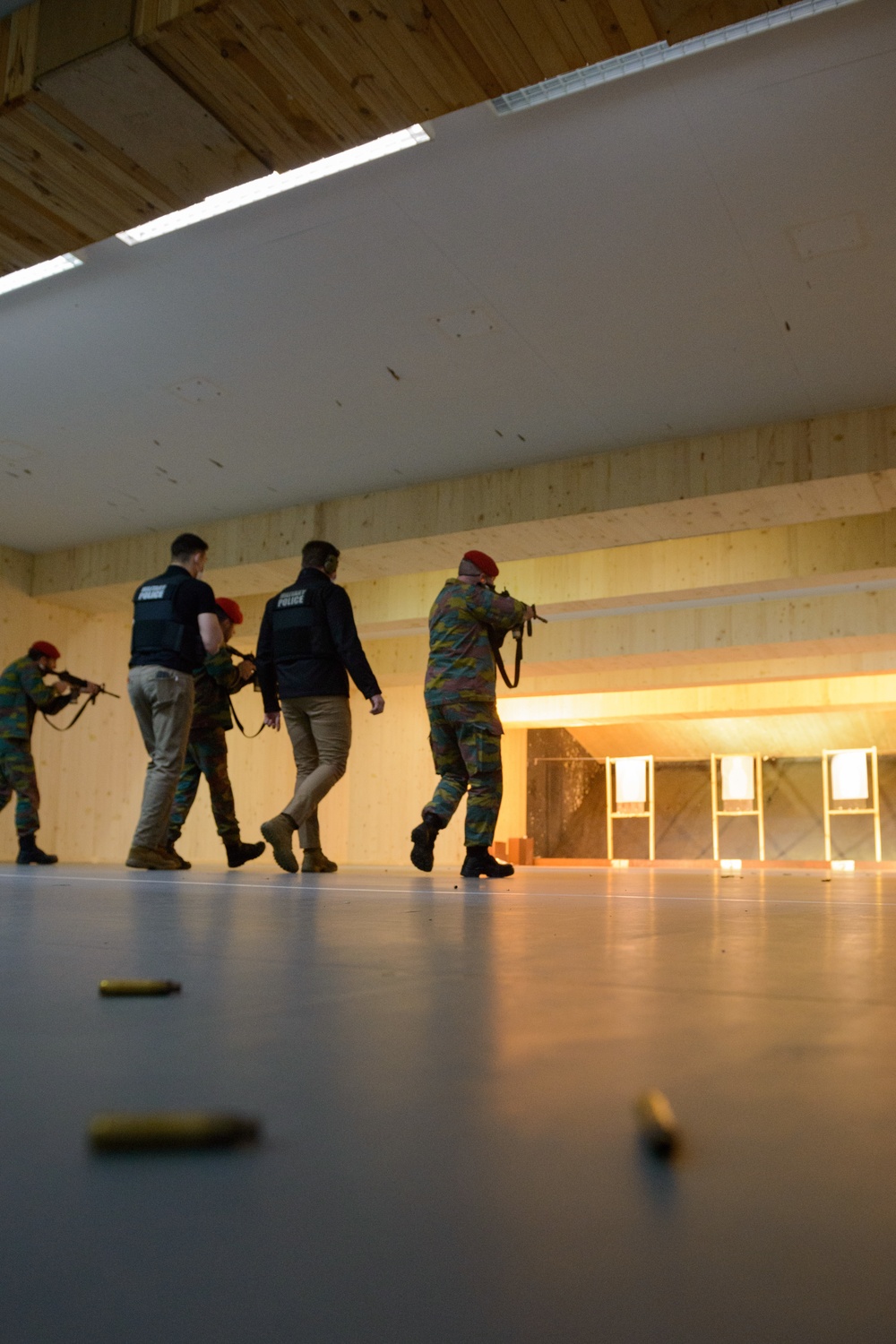 Belgian MPs visit US counterparts, fire M4s