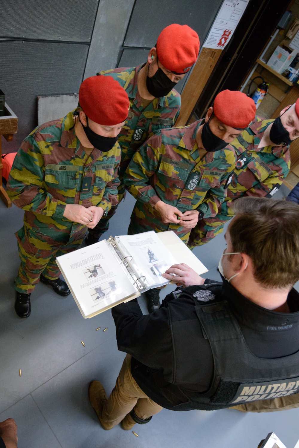 Belgian MPs visit US counterparts, fire M4s