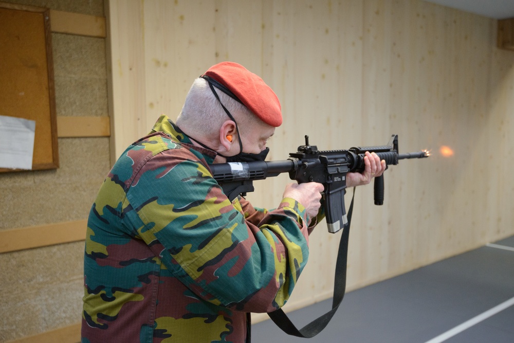 Belgian MPs visit US counterparts, fire M4s