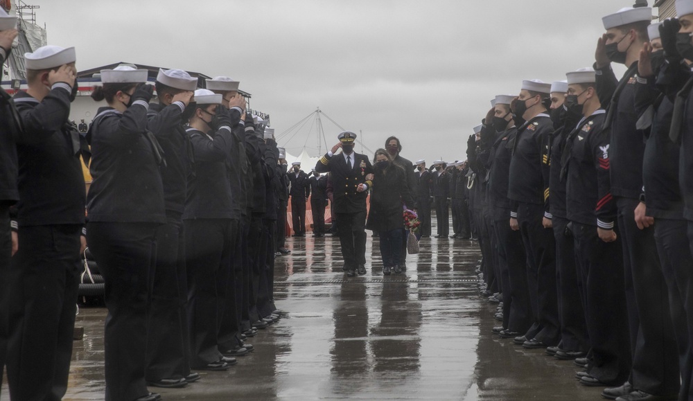 USS Gettysburg Conducts Change of Command Ceremony