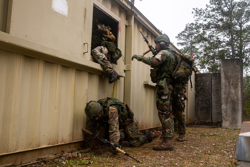 The Final Push | Dutch Marines participate MOUT training on Camp Lejeune