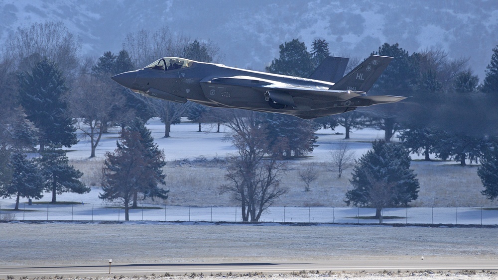 F-35A pilot flies practice demonstration at Hill Air Force Base