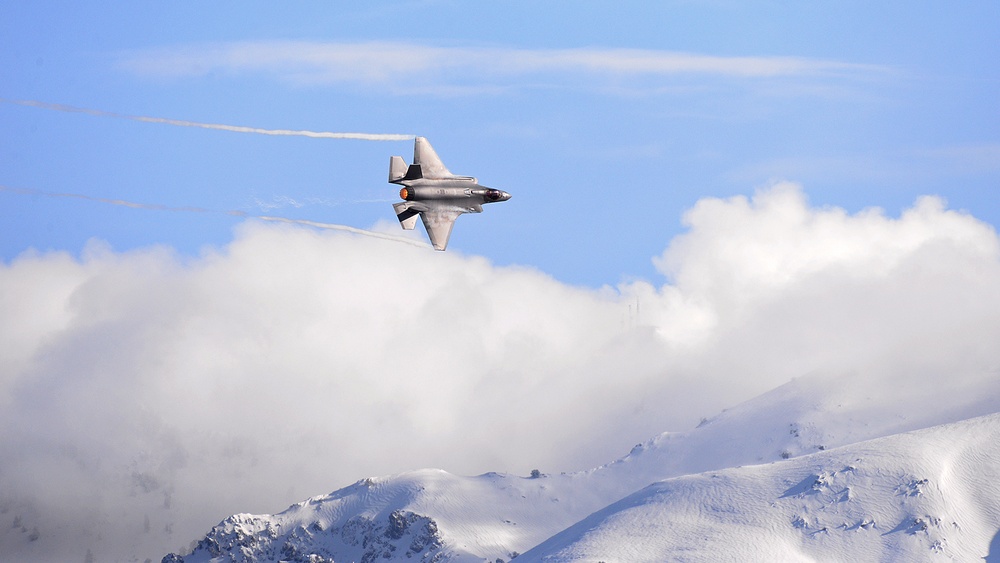 F-35A pilot flies practice demonstration at Hill Air Force Base