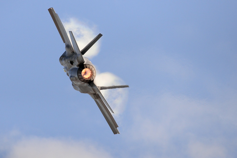 F-35A pilot flies practice demonstration at Hill Air Force Base