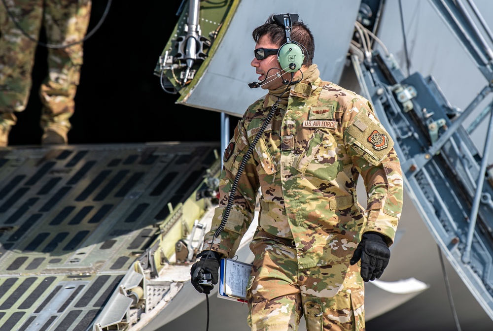 9th AS loadmasters train as part of AMC initiative