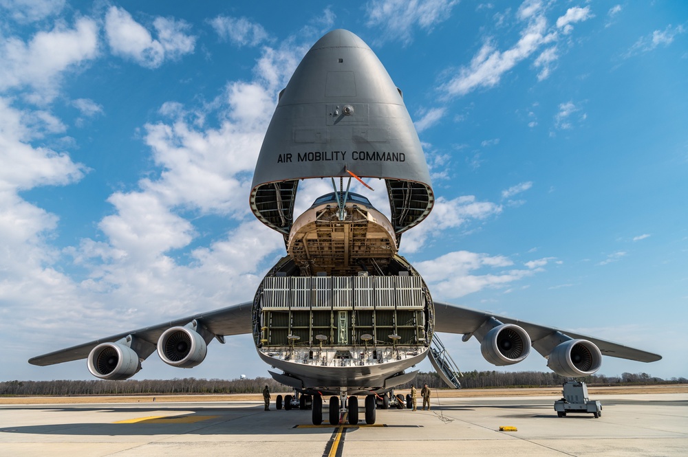 9th AS loadmasters train as part of AMC initiative