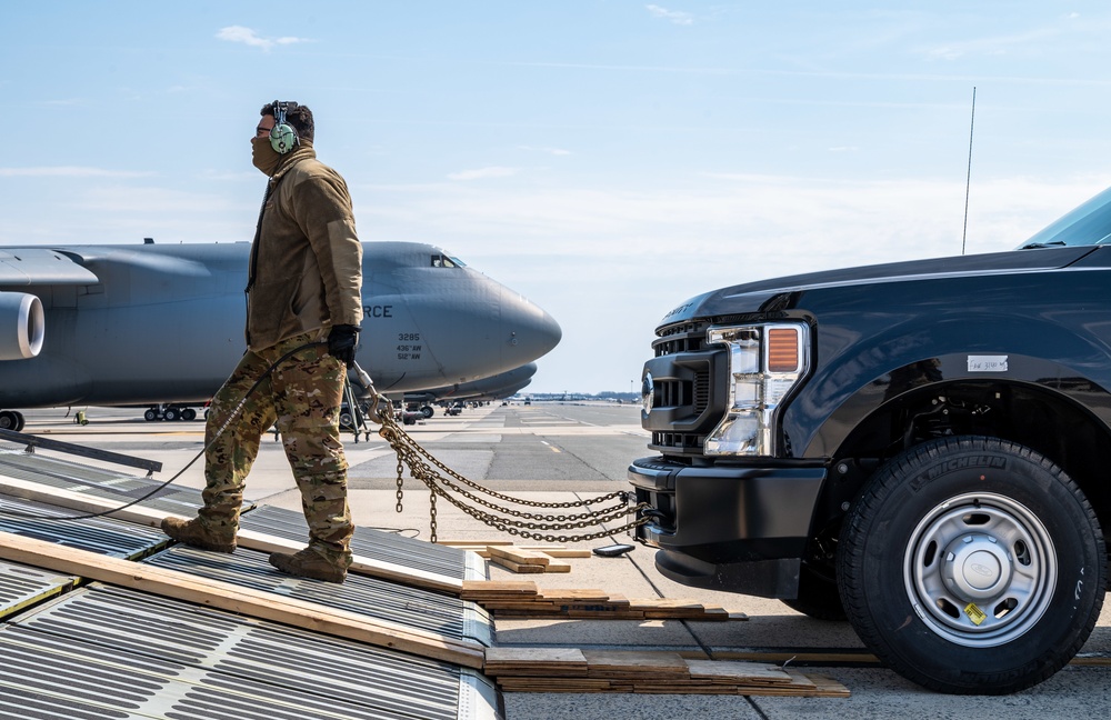 9th AS loadmasters train as part of AMC initiative