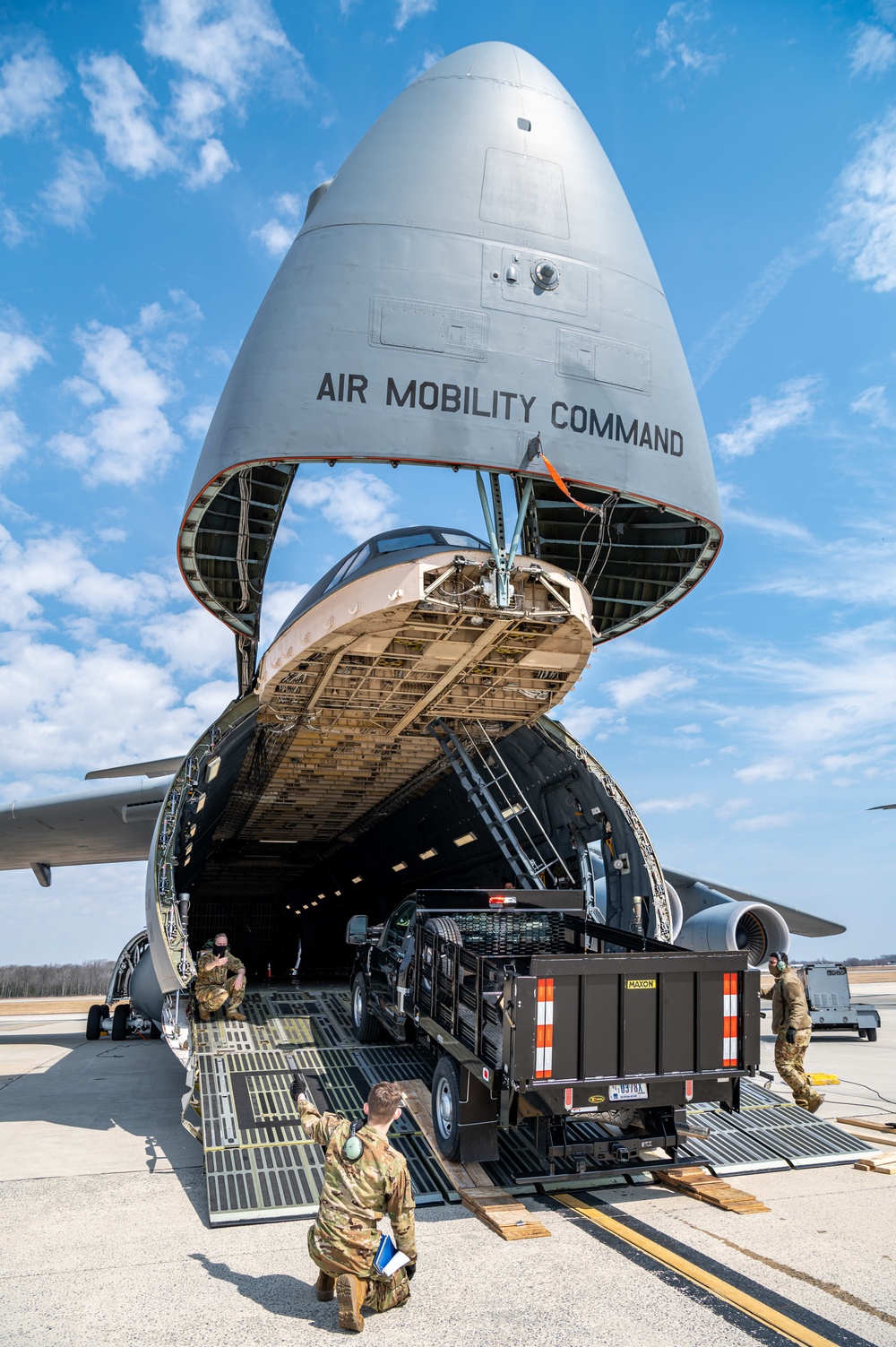 9th AS loadmasters train as part of AMC initiative