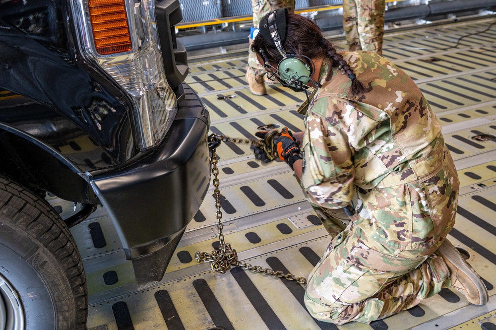 9th AS loadmasters train as part of AMC initiative