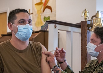 Sailors receive COVID-19 vaccines