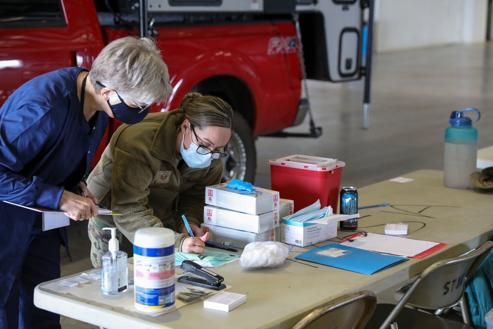 AZNG assists Apache County Health Department vaccination site in St. Johns, Ariz.