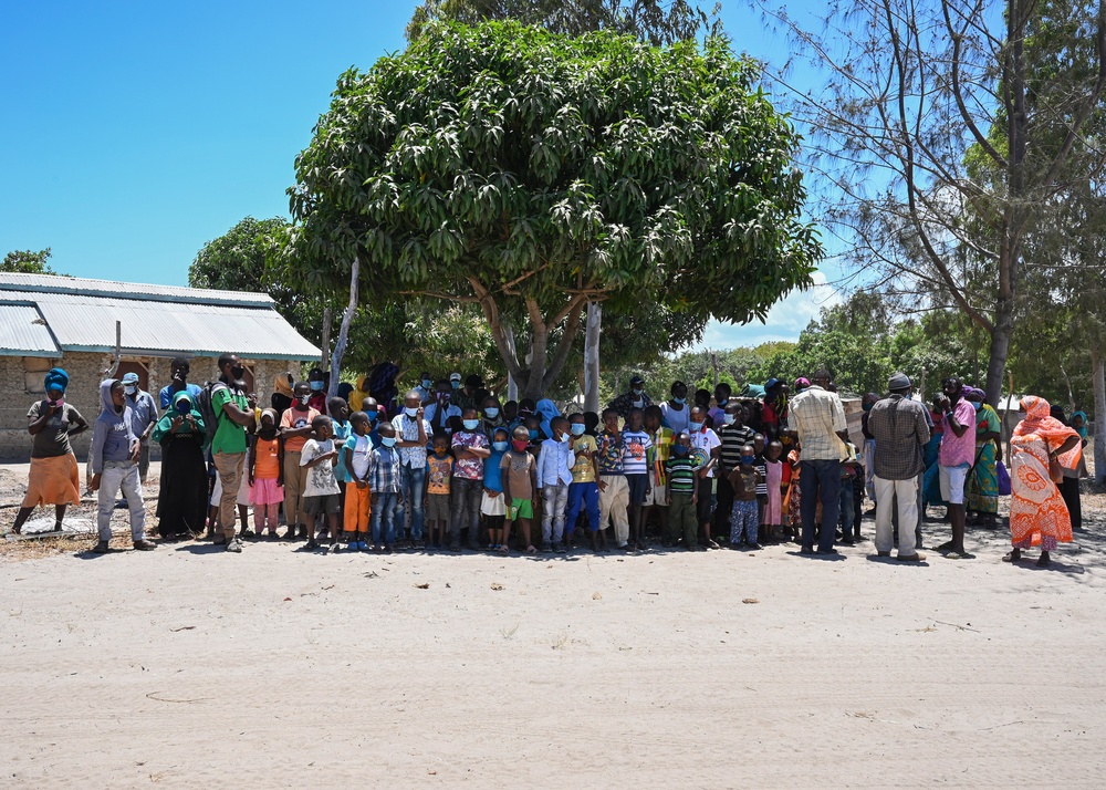 Deployed soldiers give back to local Kenyan village