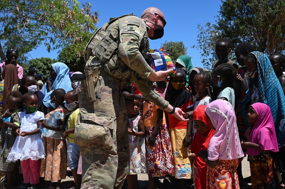 Deployed soldiers give back to local Kenyan village