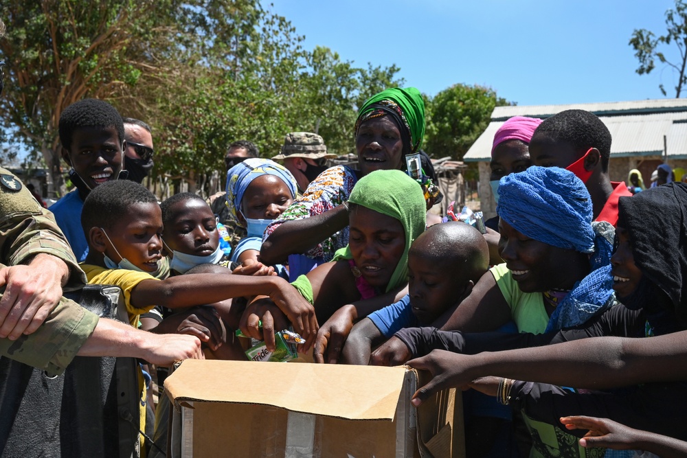 Deployed soldiers give back to local Kenyan village