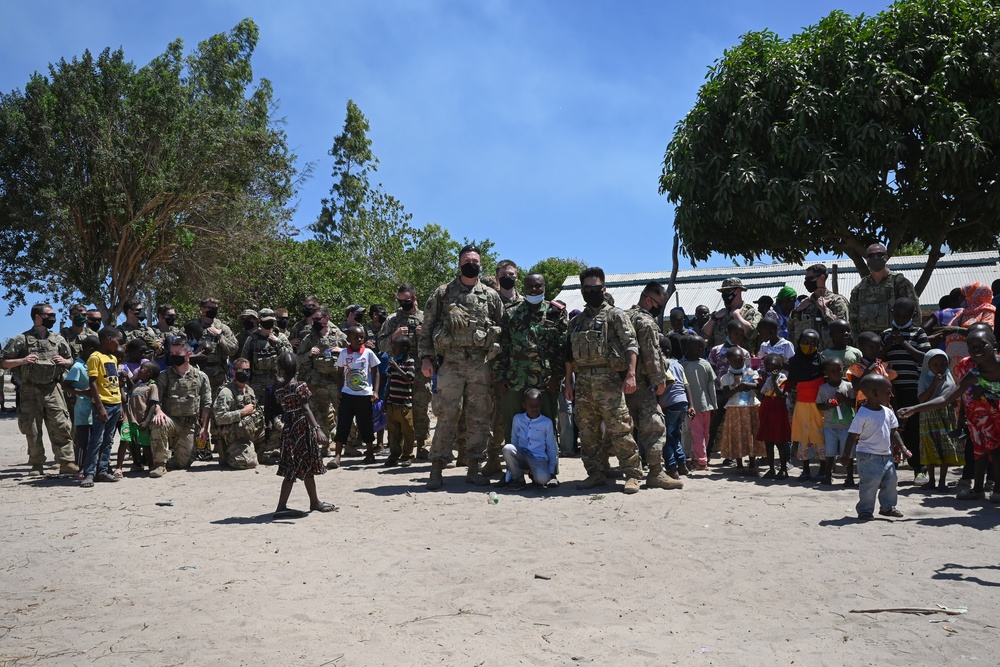 Deployed soldiers give back to local Kenyan village