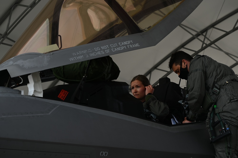 F-35 B-Course Student Pilots 1st Flight