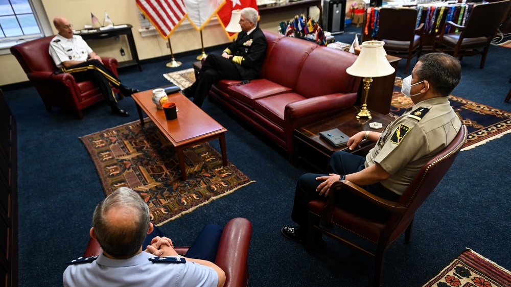 USSOUTHCOM Commander Admiral Faller visits the IADC