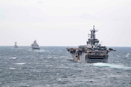USS Carter Hall Conducts Live-Fire Exercise with Iwo Jima ARG